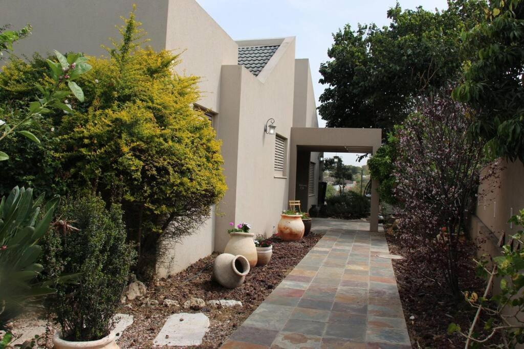 Villa קשת בענן à Modiin Extérieur photo